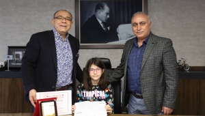 Elanur'a İZSİAD'dan burs, Bortar'dan tam altın hediyesi