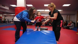 Bayraklı'da anne-çocuk jimnastik kursu