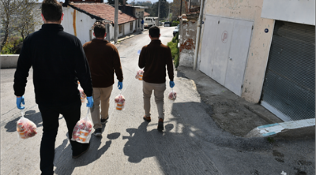  İzmir'de ihtiyaç sahiplerine çorba ve ekmek