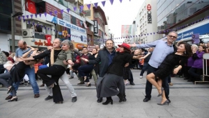 Karşıyaka Çarşı'da 'mor' yürüyüş
