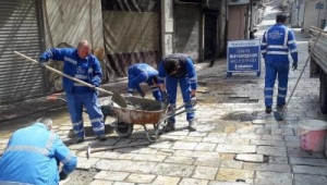 İzmirliler evde kalıyor İzmir'in yolları yenileniyor