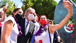 Bornova'dan kadına şiddete karşı dev pankart