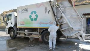 Çiğli'de çöp kamyonlarına Koronavirüs dezenfeksiyonu