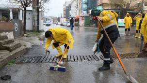 Başkan Kılıç sel felaketine karşı A takımıyla sahada 