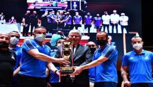 Büyükşehir Belediye Meclisi'nde Çifte Kupa Gururu