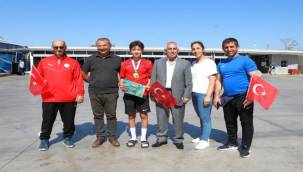 Dünya Şampiyonu Bayraklı'dan