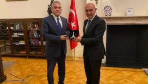 Başkan Soyer Londra'da onur konuğu olarak katıldığı Cumhuriyet Balosu'nda konuştu