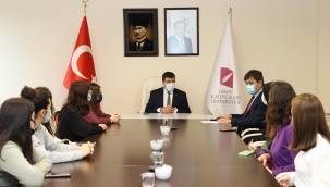 Rektör Köse İKÇÜ'nün Starlarını Ağırladı