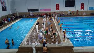  Yüzme Takımı başarıya koşuyor