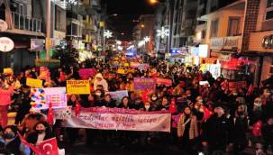 Balçovalı Kadınlar Hem İsyan Etti Hem de Halay Çekti