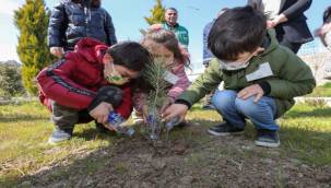 Başkan Kılıç Miniklerle Fidan Dikti