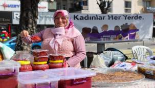 Buca'da Kadınlar Üretiyor, Tüketicinin Yüzü Gülüyor