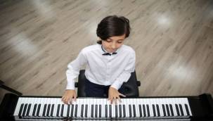 Bucalı Küçük Piyanist Başarıya Doymuyor