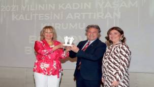 İZİKAD'dan Başkan İduğ'a Büyük Onur