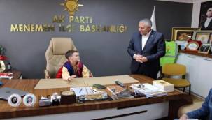 Ak Partili Başkan Çelik koltuğunu çocuklara devretti