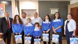 Başkan Çerçi Yunusemre Belediyesporlu wushucuları ödüllendirdi