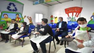 Başkan İduğ otizmli çocuklara hediye yaptı