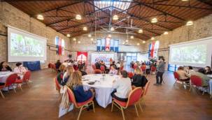 İzmir'in kadın çalışanları için yürüttüğü proje başladı