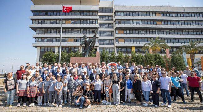 "İzmir ahde vefanın şehridir"