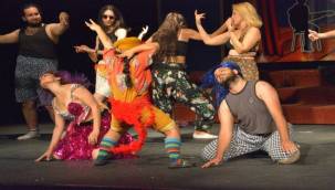 Genç İzmir'in ilk oyunu sahnede