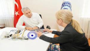 Egeli başarılı akademisyenden omurilik alanında önemli eser 