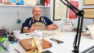 Kaligrafi Sanatçısı Erhan Genç Karşıyaka'da Atölye Açtı