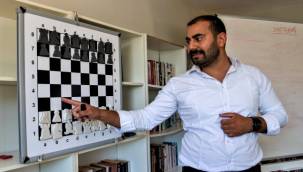 Köylerde çocuklara satranç eğitimi