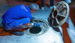 Bostanlı'nın kanalizasyon hatlarında kapsamlı temizlik