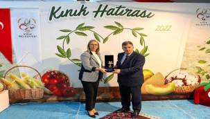 Kınık Belediyesi'ne Cumhurbaşkanlığı Gençlik ve Yerel Yönetimler Proje Ödülü verildi.