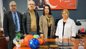 En çok atık pil toplayan Zafer İlkokulu'na ödül