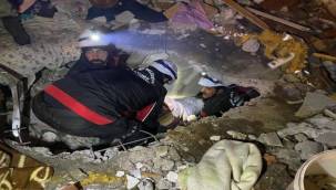 Enkaz altından mucizeler çıkıyor