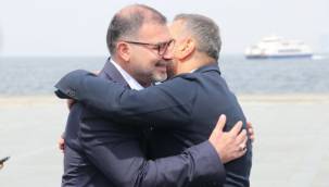İki İl Başkanı'ndan Seçim Öncesi Kucaklaşma!