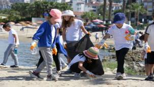 Kuşadası'nda kıyı temizliği