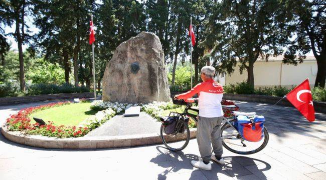 Cumhuriyet'in 100. yılı anısına Sivas'tan Karşıyaka'ya pedalladı