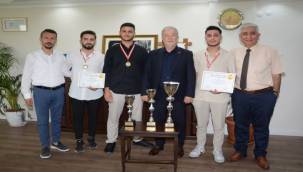 Başarılı Berberler Ata'yı ziyaret etti…