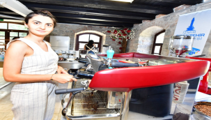 Genç kadınlar geleceğini Meslek Fabrikası'yla kuruyor