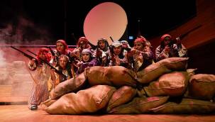 İzmirli muhtarlar Cumhuriyet'in 100'üncü yılı için yeniden sahneye çıktı