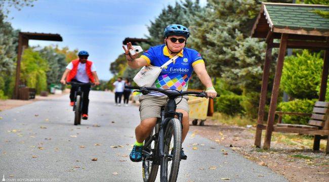 Avrupalı bisikletçiler İzmir'e geliyor