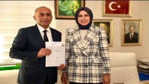 Çeşme AK Parti'de ilk aday adayı Turizmci Özbek