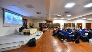 İzmir'de Cumhuriyet demokrasi ve siyaset konuşuldu