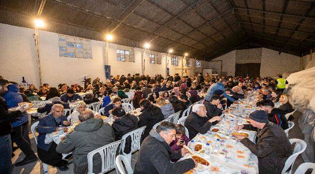 Cumhuriyet Meydanı'nda büyük iftar sofrası