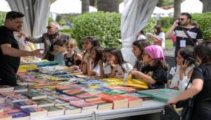 İZKİTAP Festbaharın Coşkusuyla Devam Ediyor