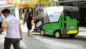 Başkan Ünsal Karşıyaka Çarşısı'nda Halkla Buluştu