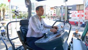 Bornova Belediyesi yollar için durmadan çalışıyor