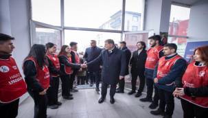 İzmir'de Kalpler Deprem Bölgesi İçin Atıyor