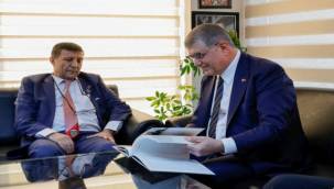 Başkan Tugay'ı Duygulandıran Hediye 