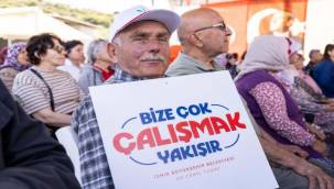 Çiftçilerin Çilek Hasadına Katıldı