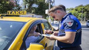 İzmir'de zabıta ekiplerinden yolcu kılığında taksi denetimi 
