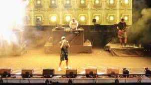 Ceza, İzmir'den barış mesajı verdi 