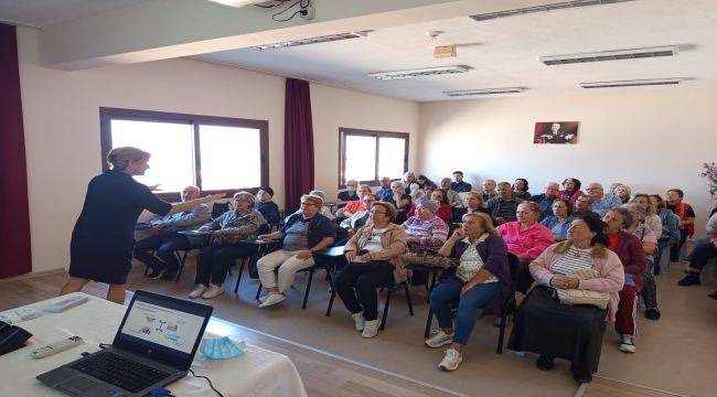 Konak'ın İleri Yaş Merkezi'nde seminerler devam ediyor